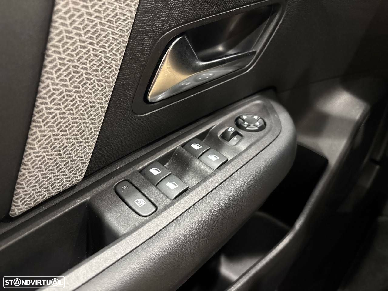 Citroën C4 1.2 PureTech Plus EAT8 - 19