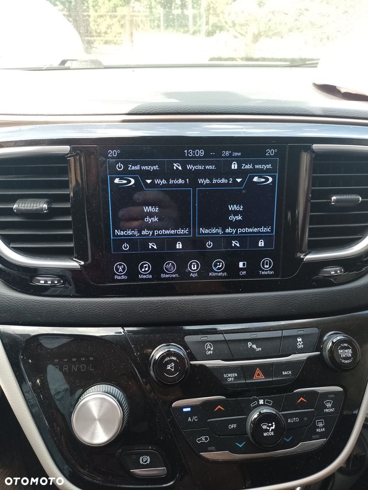 Chrysler Pacifica - 11