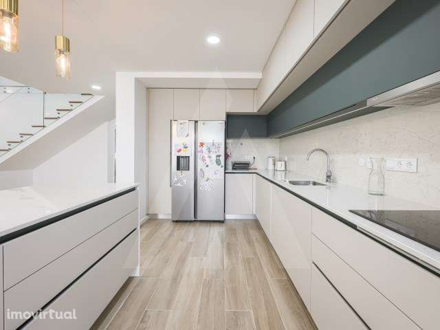 Moradia T4 de arquitetura moderna com vista para a Ria em Ílhavo - Grande imagem: 4/54