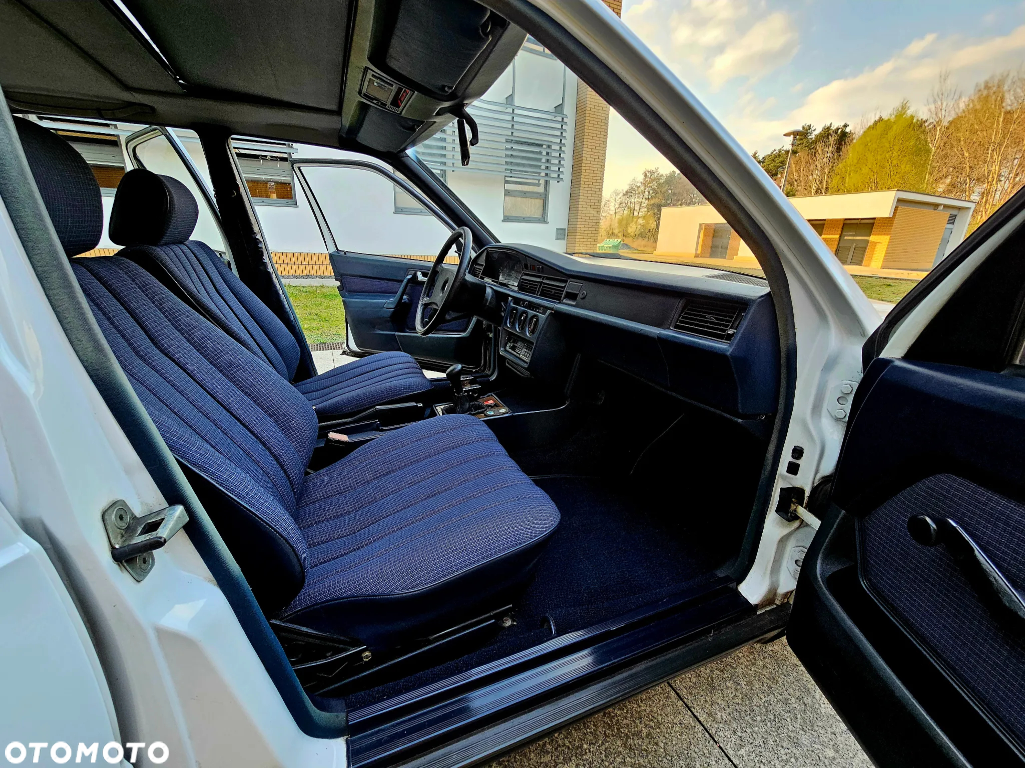 Mercedes-Benz W201 (190) - 10