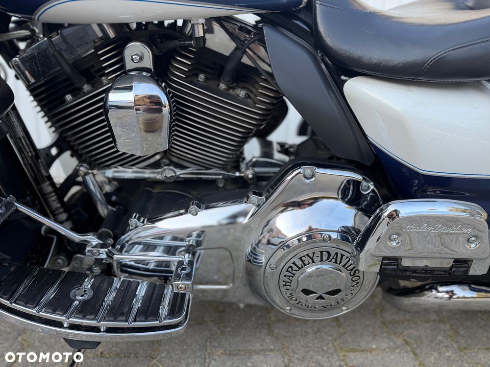 Harley-Davidson Touring Street Glide - 16