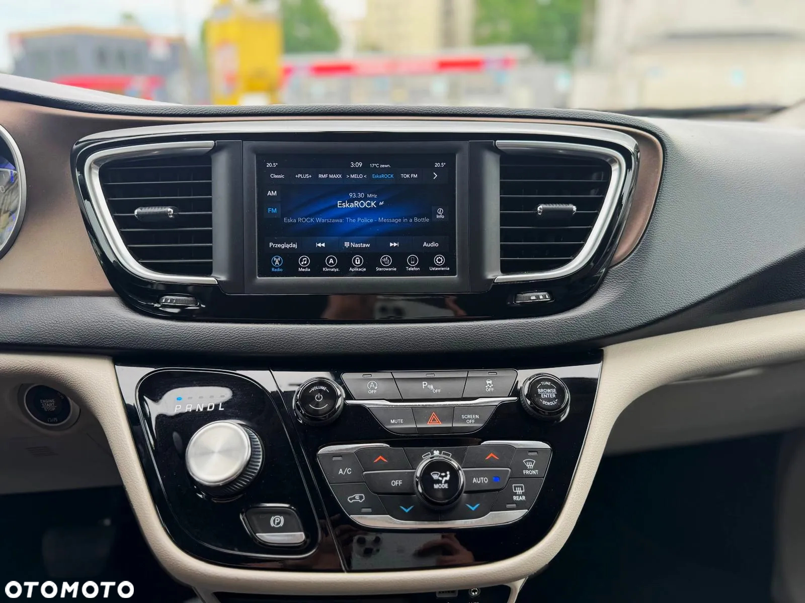 Chrysler Pacifica - 25