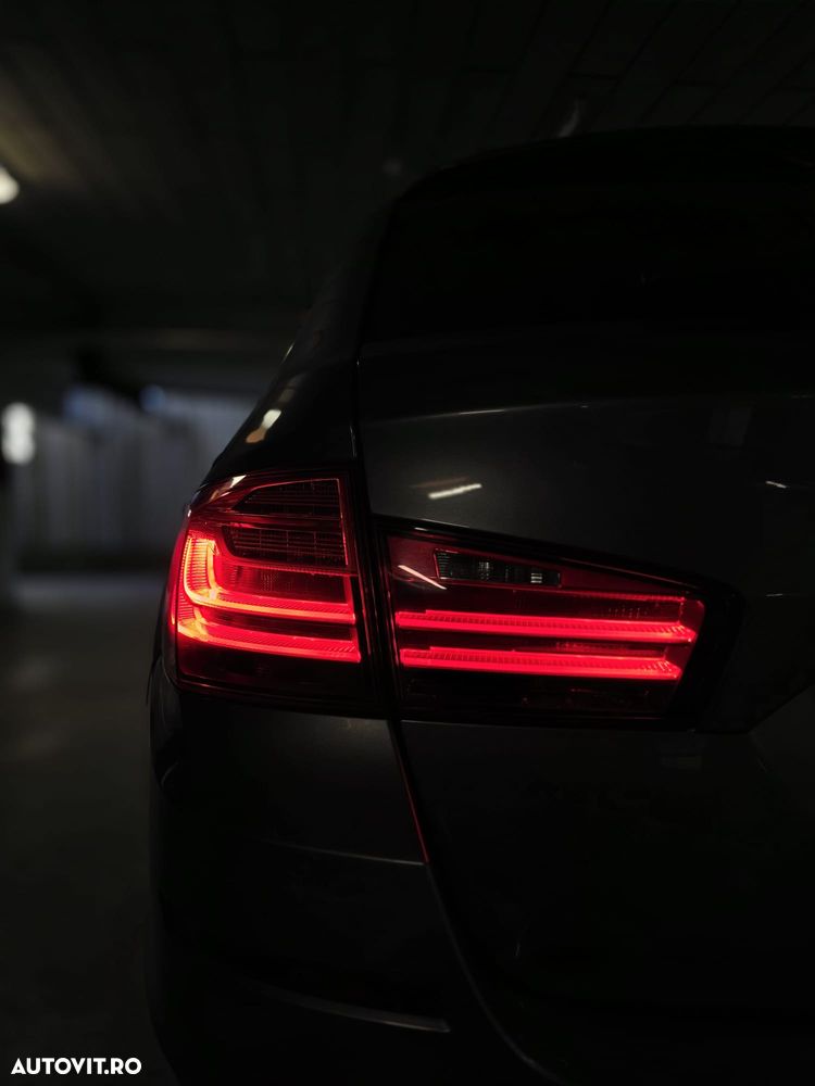 BMW Seria 5 520d Aut. Luxury Line - 12