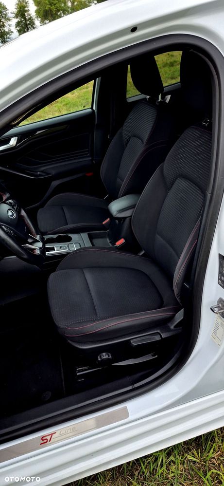 Ford Focus 1.5 EcoBlue STart-Stopp-System ST-LINE - 22