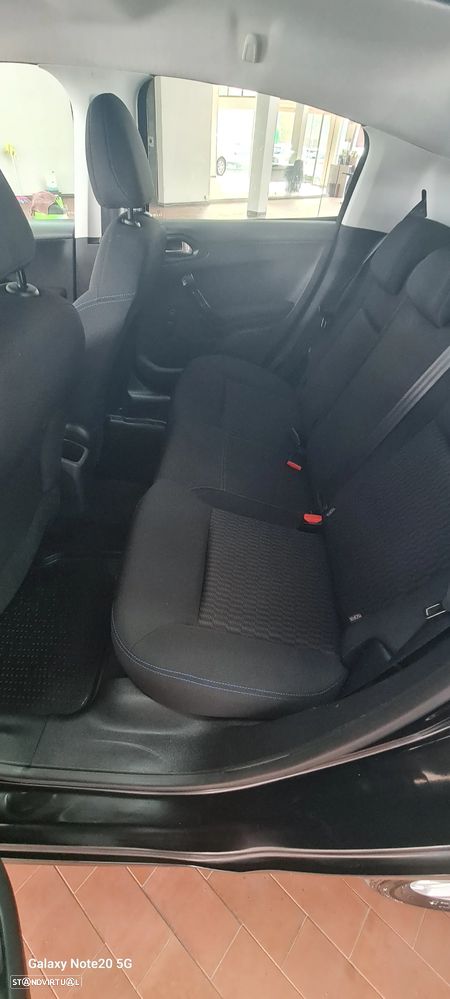 Peugeot 208 - 15