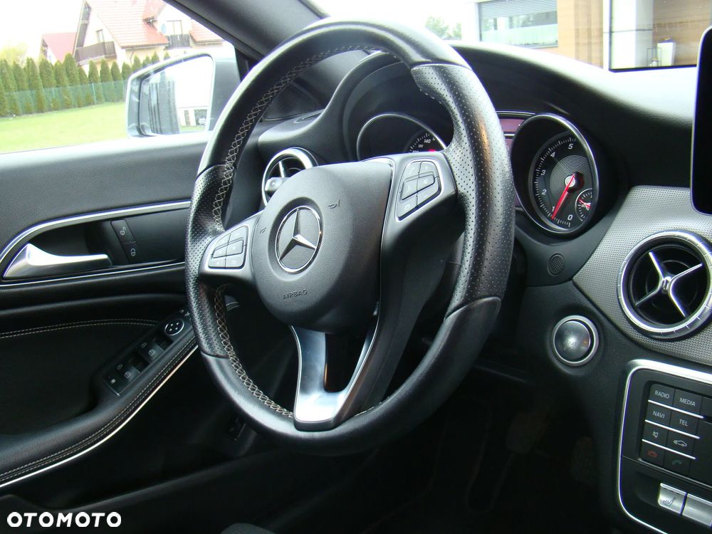 Mercedes-Benz CLA 200 UrbanStyle Edition - 38
