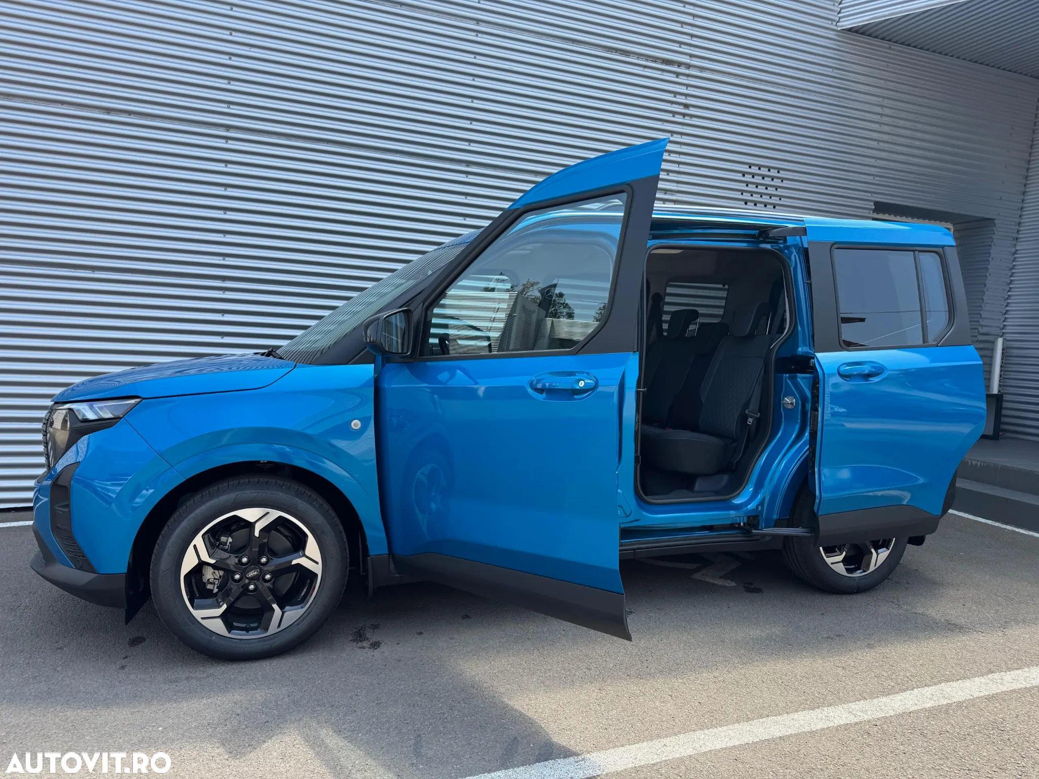 Ford Tourneo Courier - 24