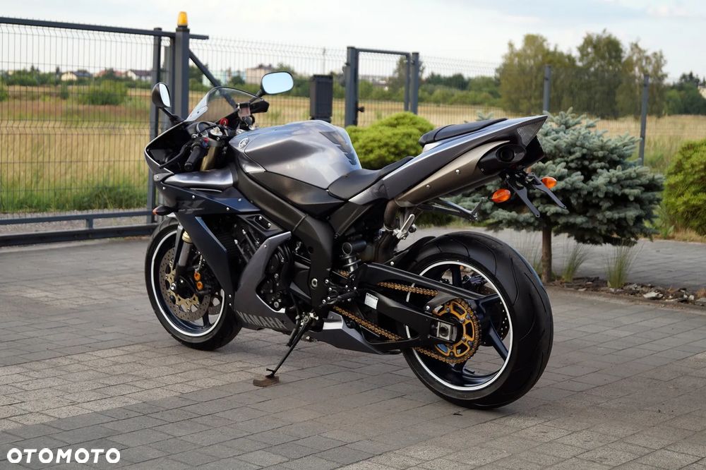 Yamaha R1 - 5