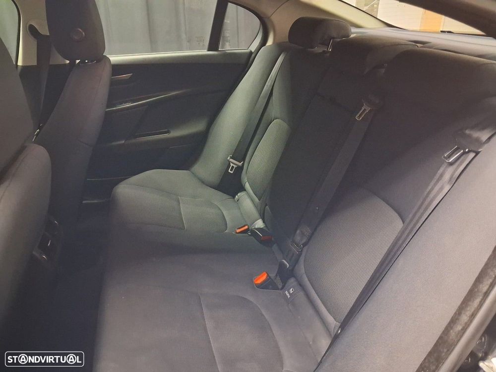 Jaguar XE 2.0 D Prestige Aut. - 8