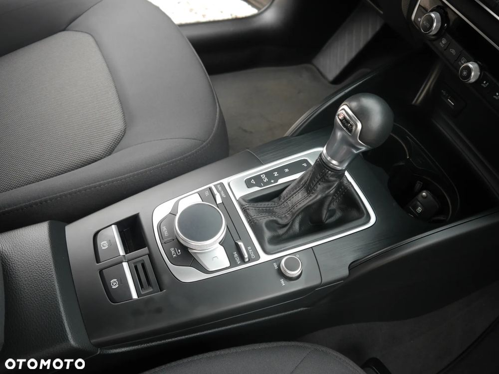 Audi A3 Sportback 2.0 TDI S tronic sport - 10