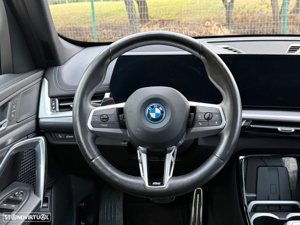 BMW iX1 eDrive20 Pack Desportivo M - 36