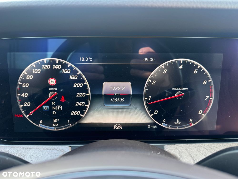 Mercedes-Benz Klasa E 400 4-Matic 9G-TRONIC - 23