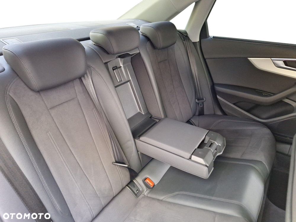 Audi A4 Limousine - 12