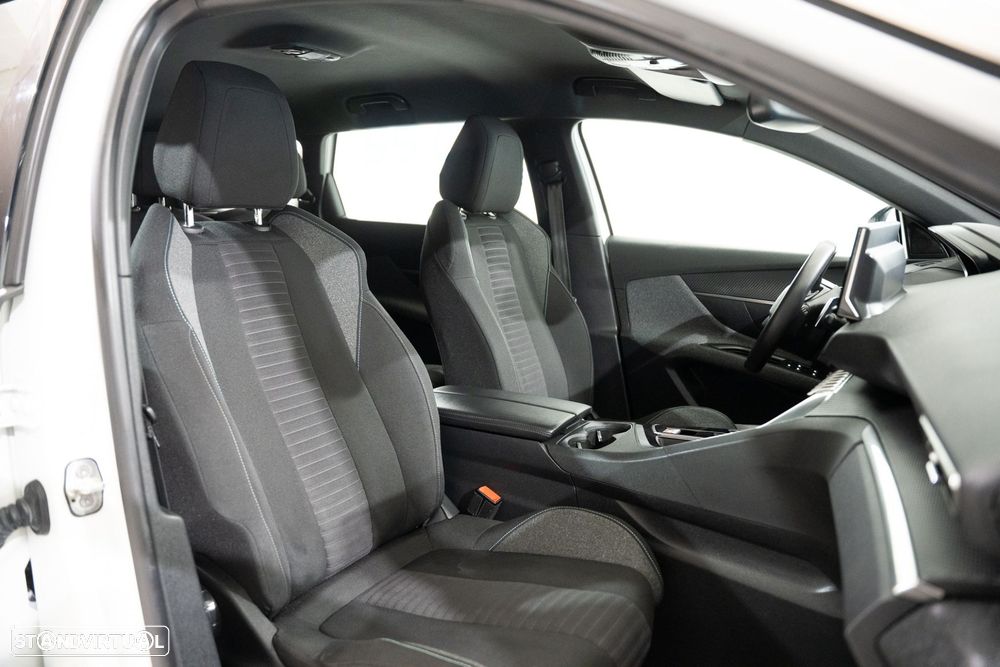 Peugeot 5008 1.2 PureTech Allure Pack EAT8 - 28