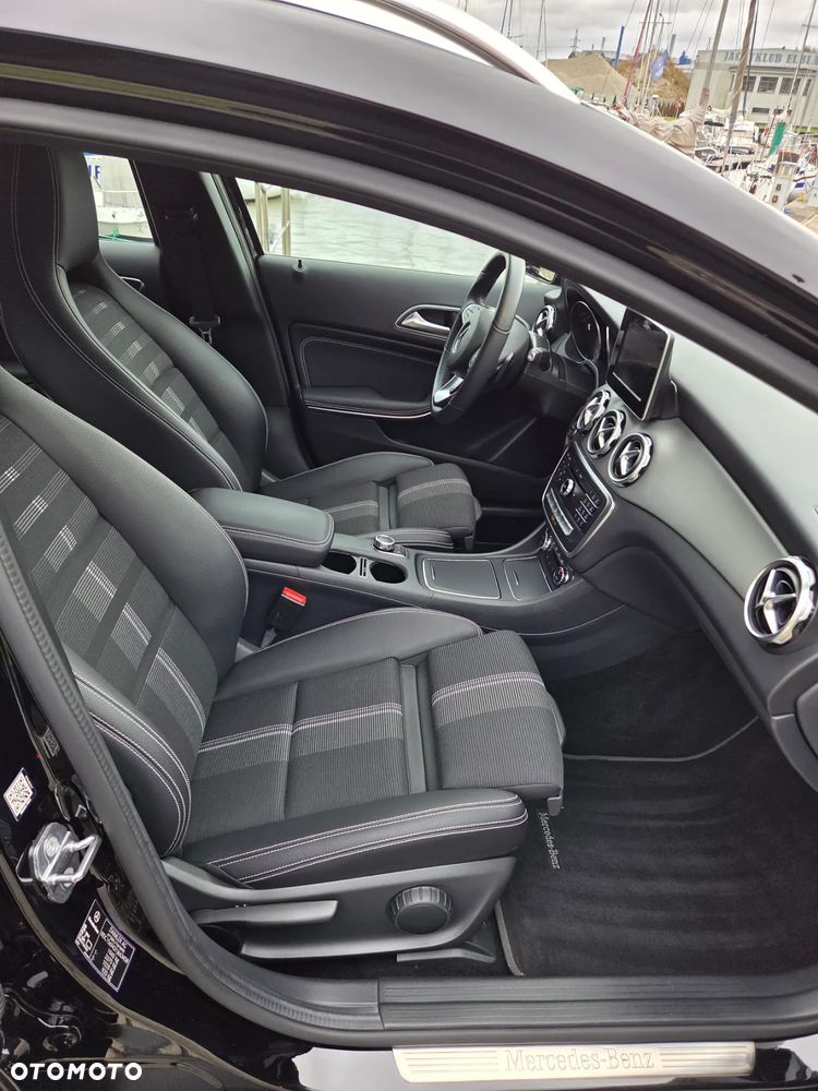 Mercedes-Benz GLA 200 7G-DCT Urban - 20