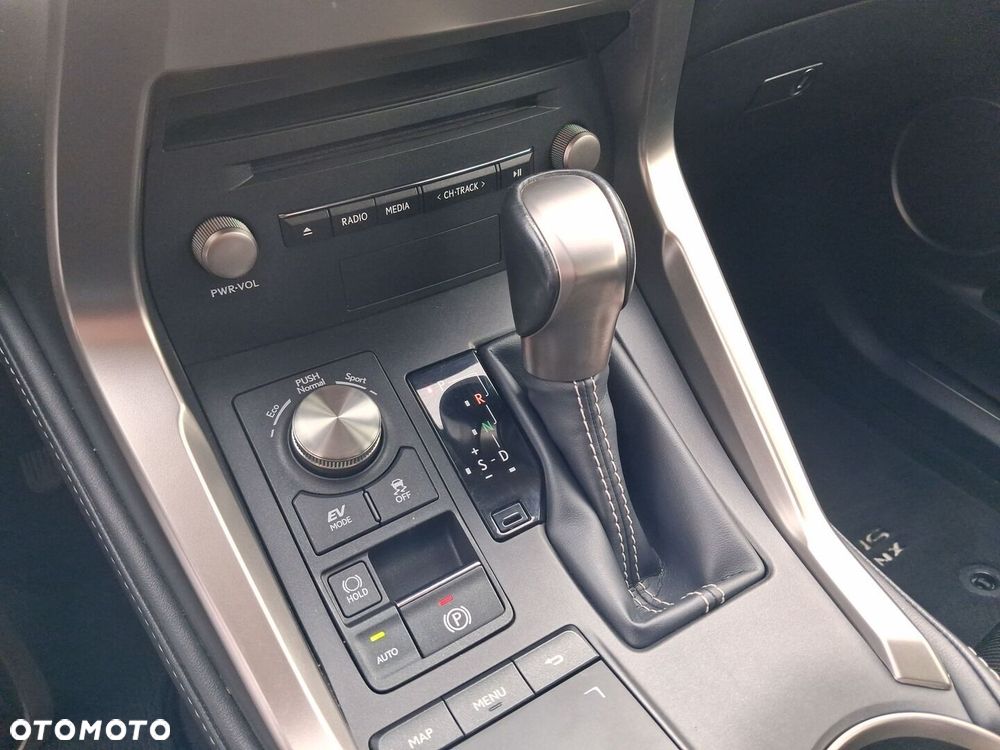 Lexus NX 300h Business Edition AWD - 27