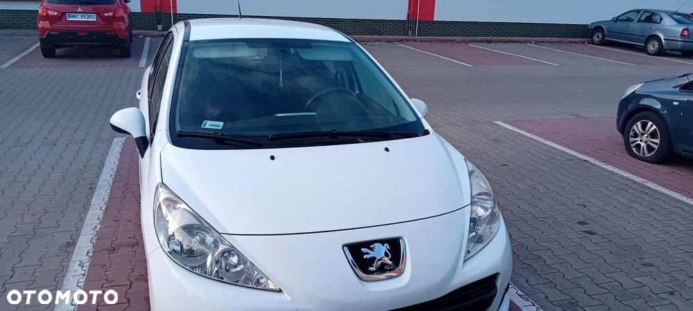 Peugeot 207 - 1