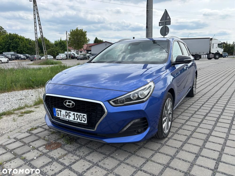 Hyundai i30 blue Kombi 1.6 CRDi Passion - 11