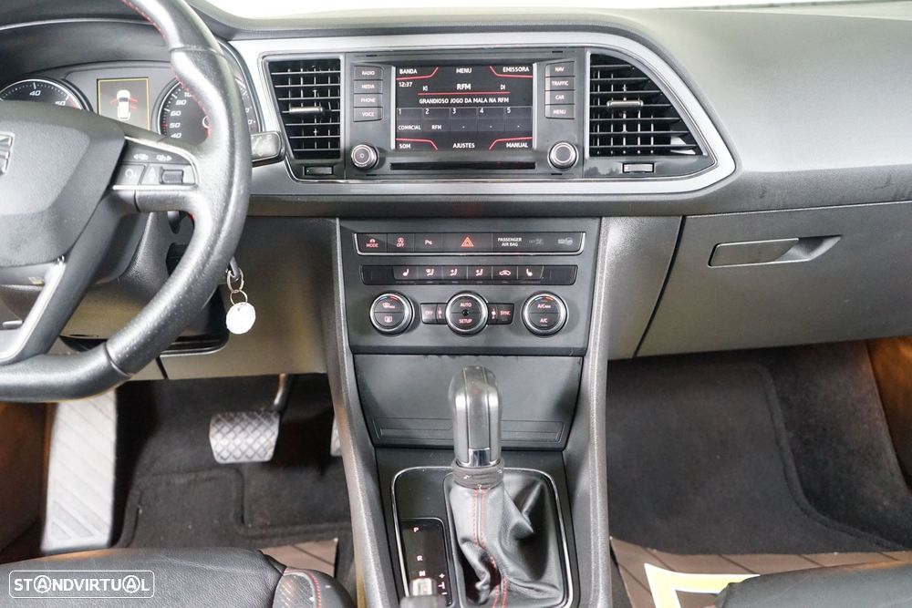 SEAT Leon ST 2.0 TDI S&S DSG FR - 25