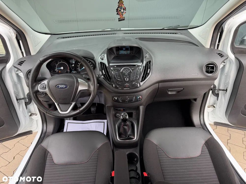 Ford Tourneo Courier 1.0 EcoBoost S&S Titanium - 8