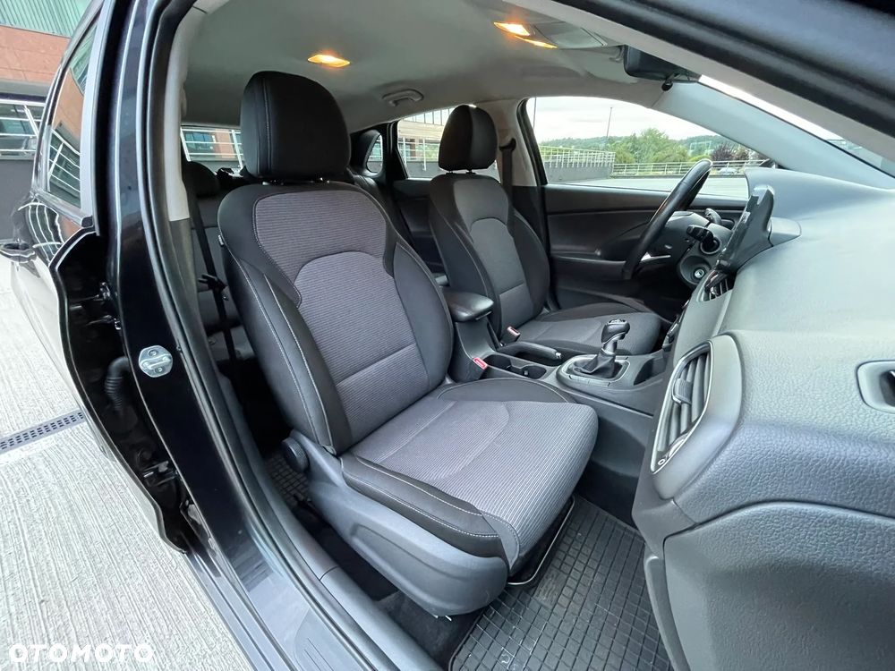 Hyundai i30 1.5 DPI Classic + - 28