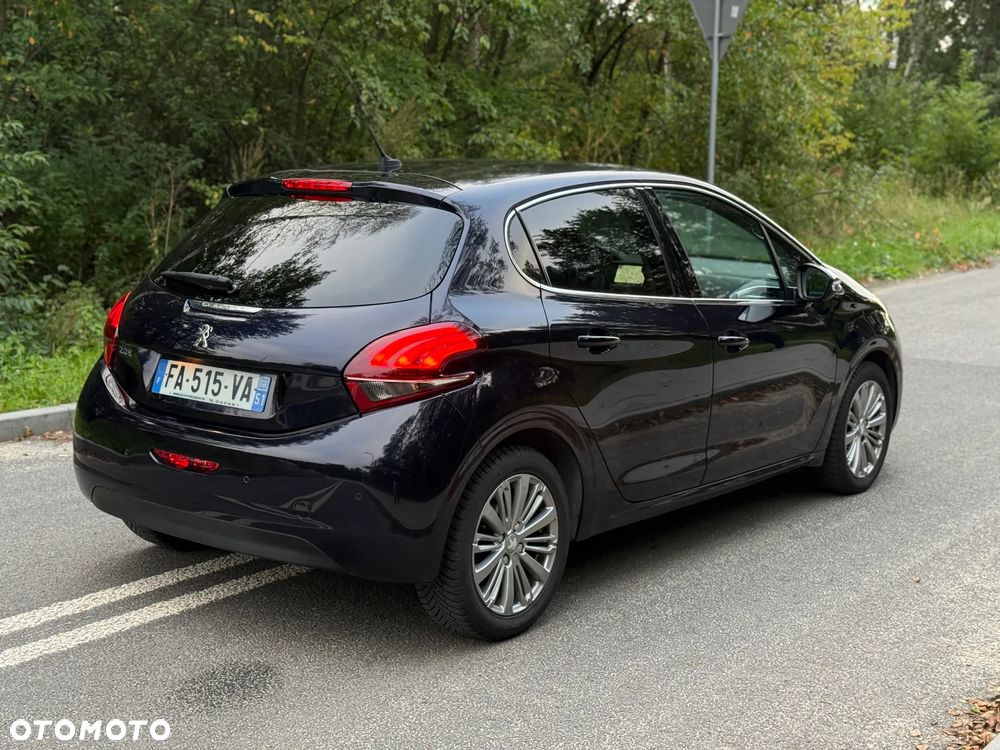 Peugeot 208 - 5