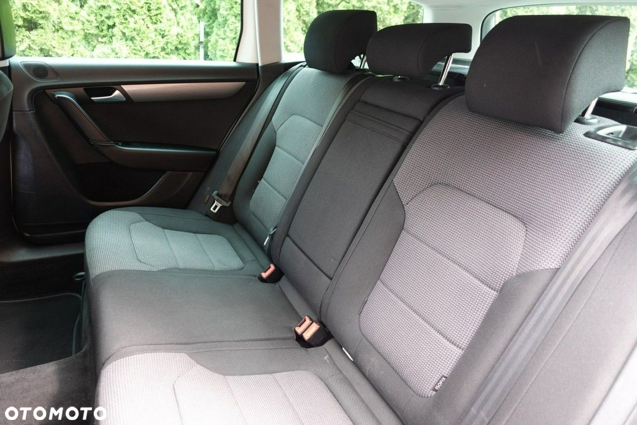 Volkswagen Passat - 19