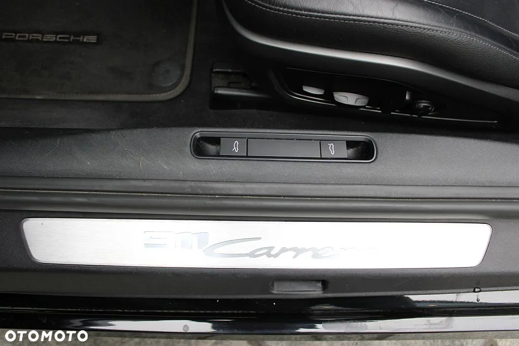 Porsche 911 Carrera Cabriolet PDK - 38