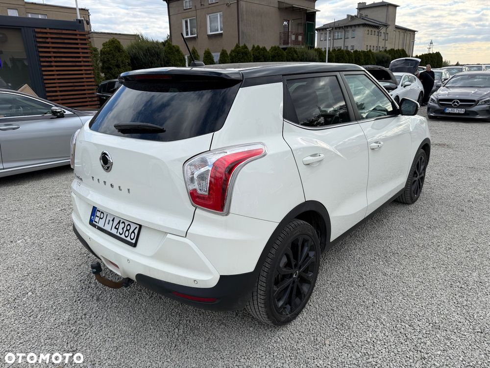 SsangYong/KGM Tivoli e-XGi 160 2WD Black+White - 19