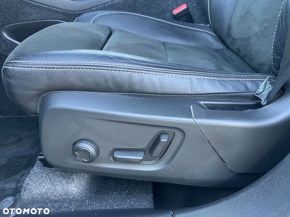 Volvo XC 40 - 25
