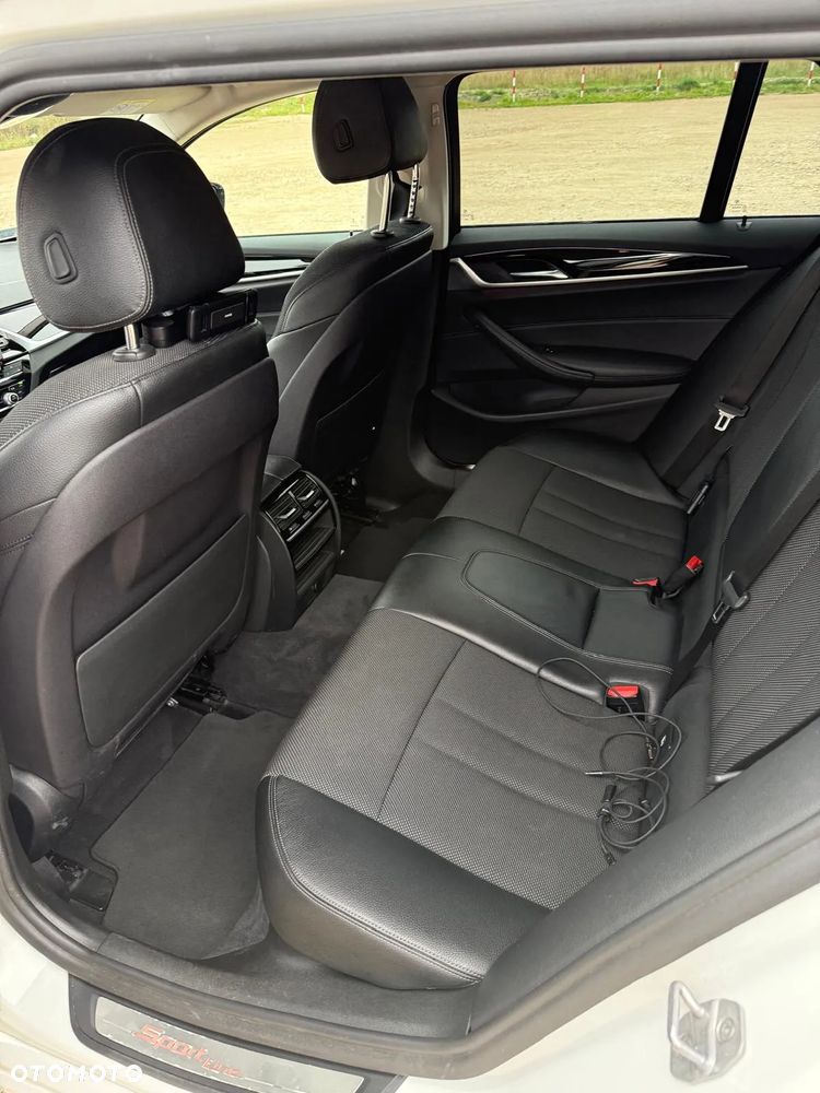 BMW Seria 5 520d Sport Line - 25