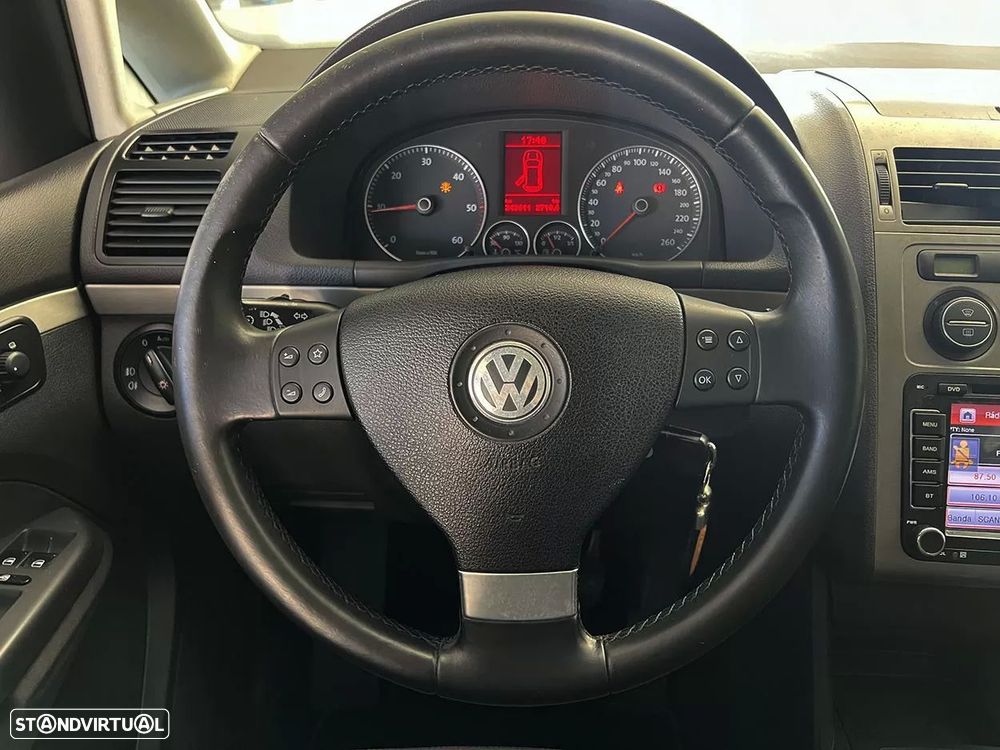 VW Touran 2.0 TDI Highline 7L - 9