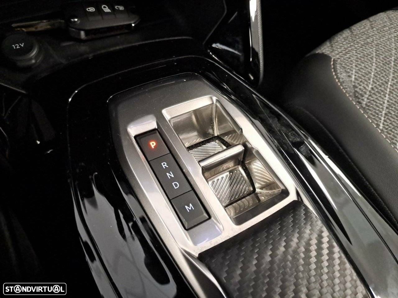 Peugeot 2008 1.2 PureTech Allure EAT8 - 17