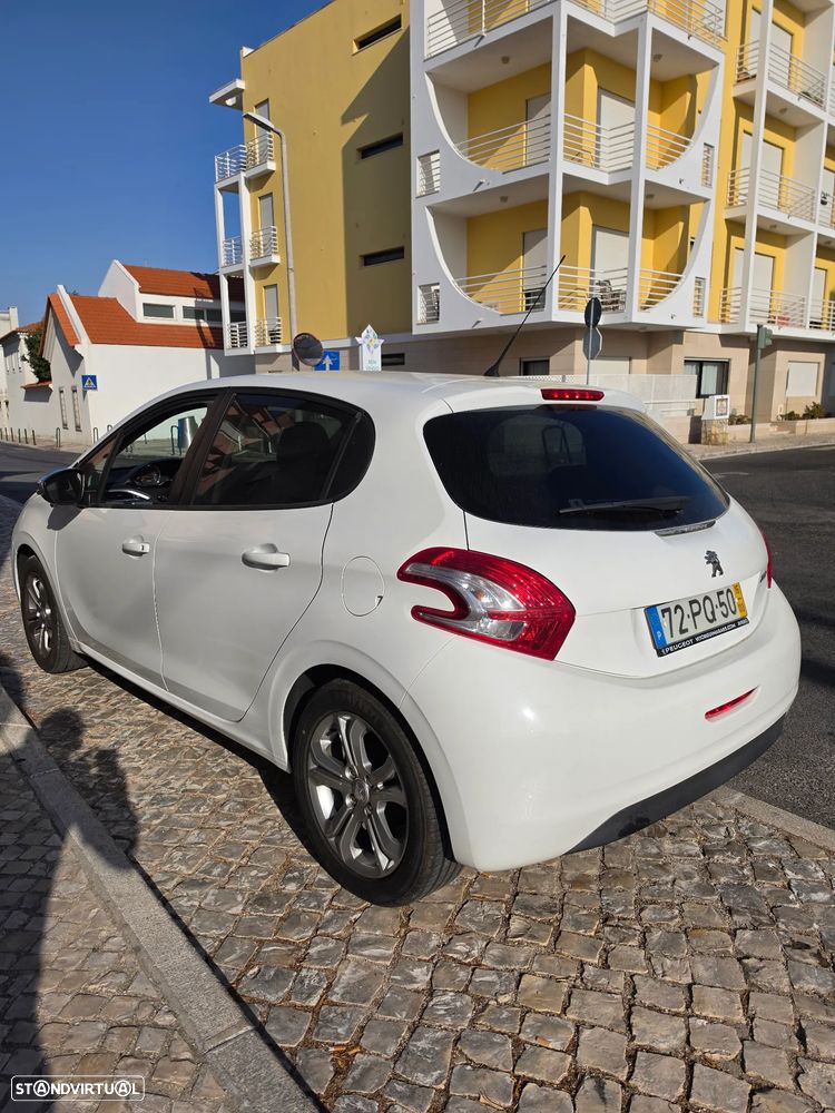 Peugeot 208 1.4 HDi SE Style - 4