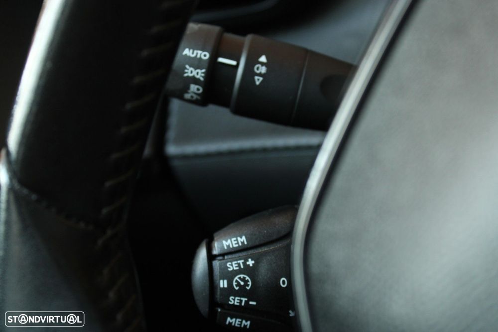 Peugeot 208 1.2 PureTech Allure - 24
