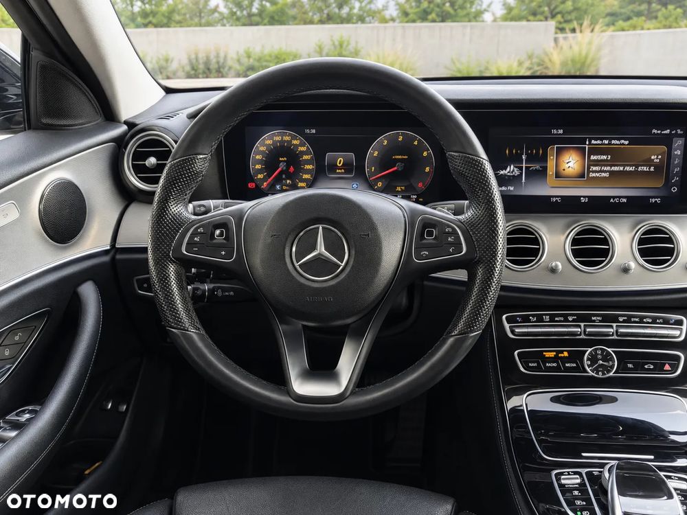 Mercedes-Benz Klasa E 400 4Matic 9G-TRONIC AMG Line - 17