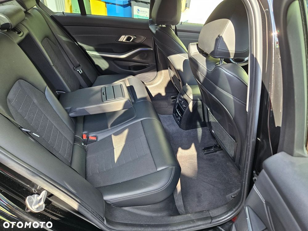 BMW Seria 3 320i Advantage sport - 13