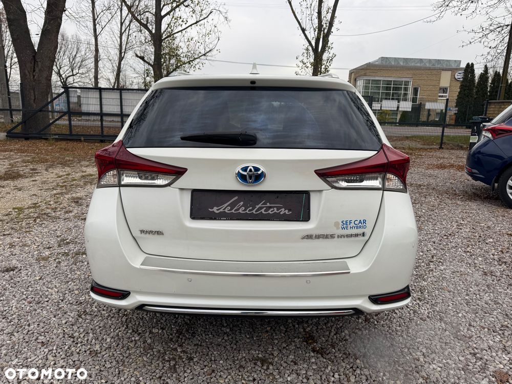 Toyota Auris Hybrid 135 Premium - 6