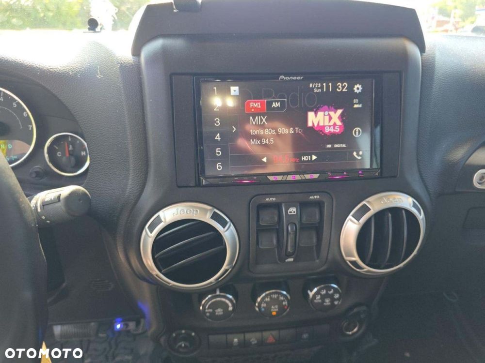 Jeep Wrangler - 10