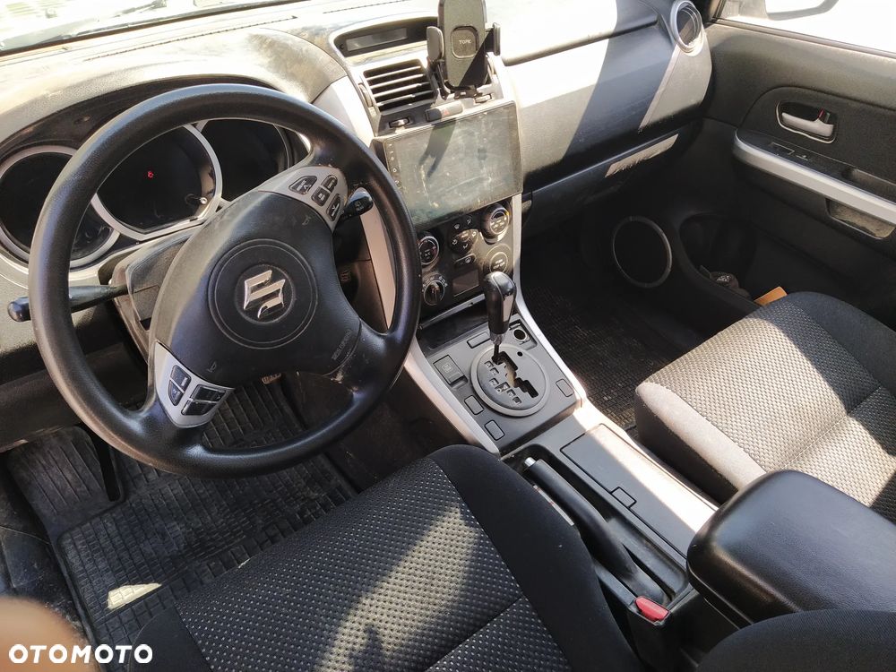 Suzuki Grand Vitara 2.7 V6 - 7