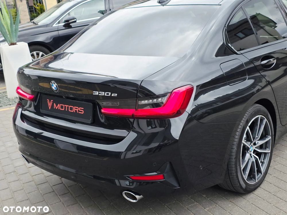 BMW Seria 3 330e Sport Line - 37