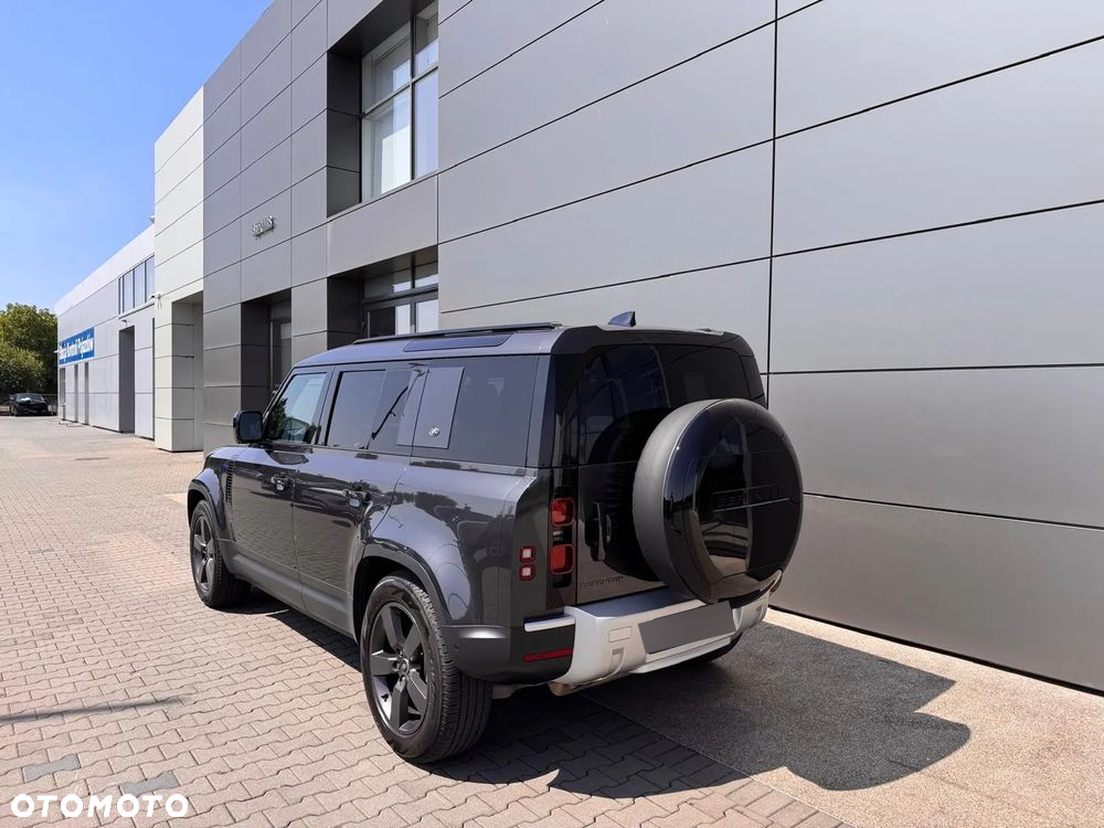 Land Rover Defender - 2