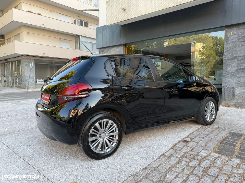 Peugeot 208 1.2 PureTech Signature - 13
