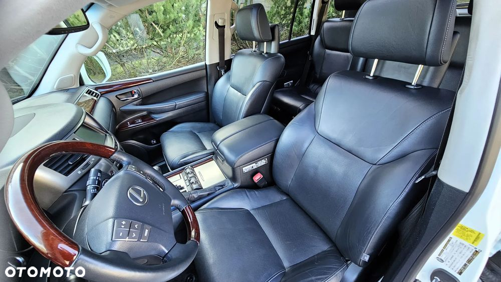 Lexus LX 570 Omotenashi - 15