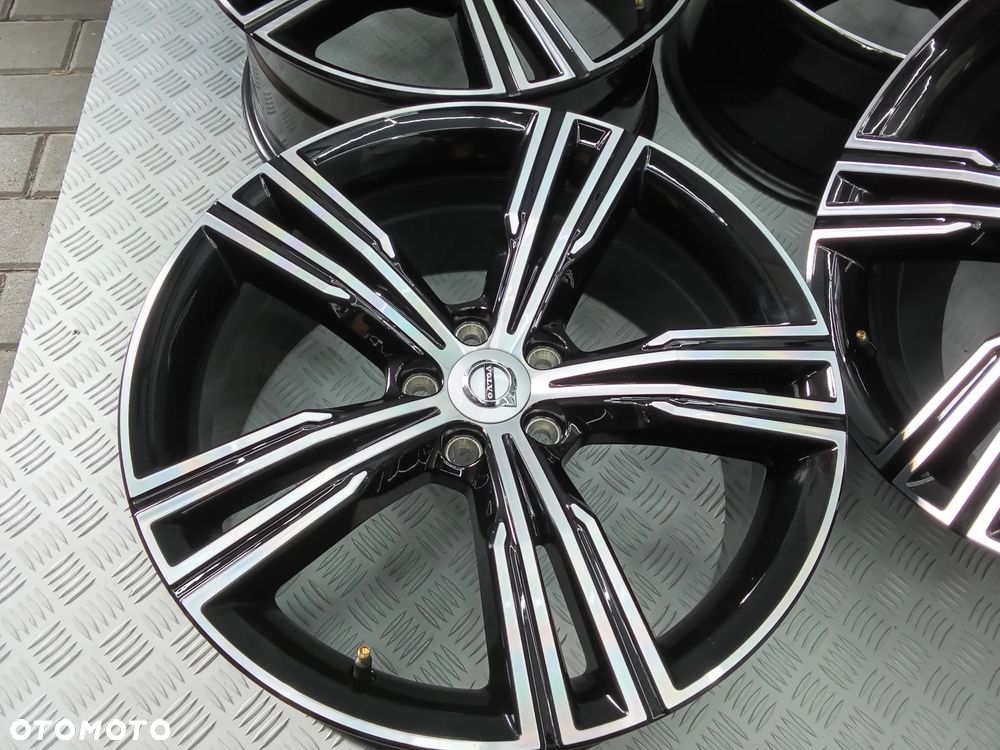 Felgi Volvo V60 S60 V90 S90 XC40 XC60 XC90 8Jx19 et42 5x108 - 7