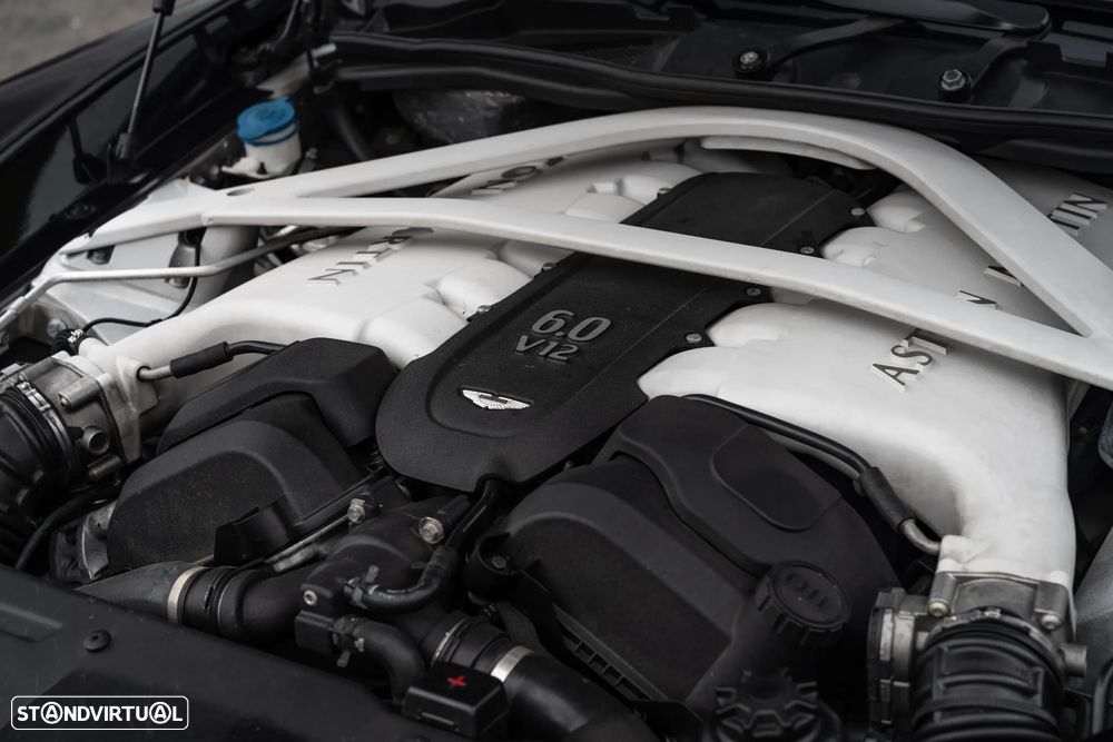 Aston Martin Vanquish - 31