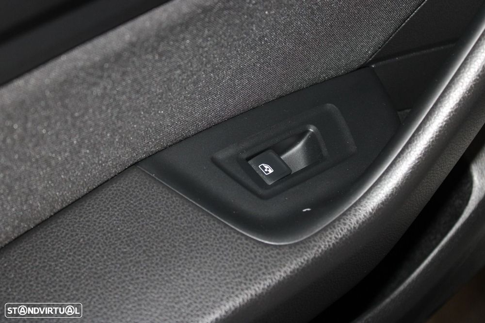 VW Passat Variant 1.6 TDI Confortline - 26