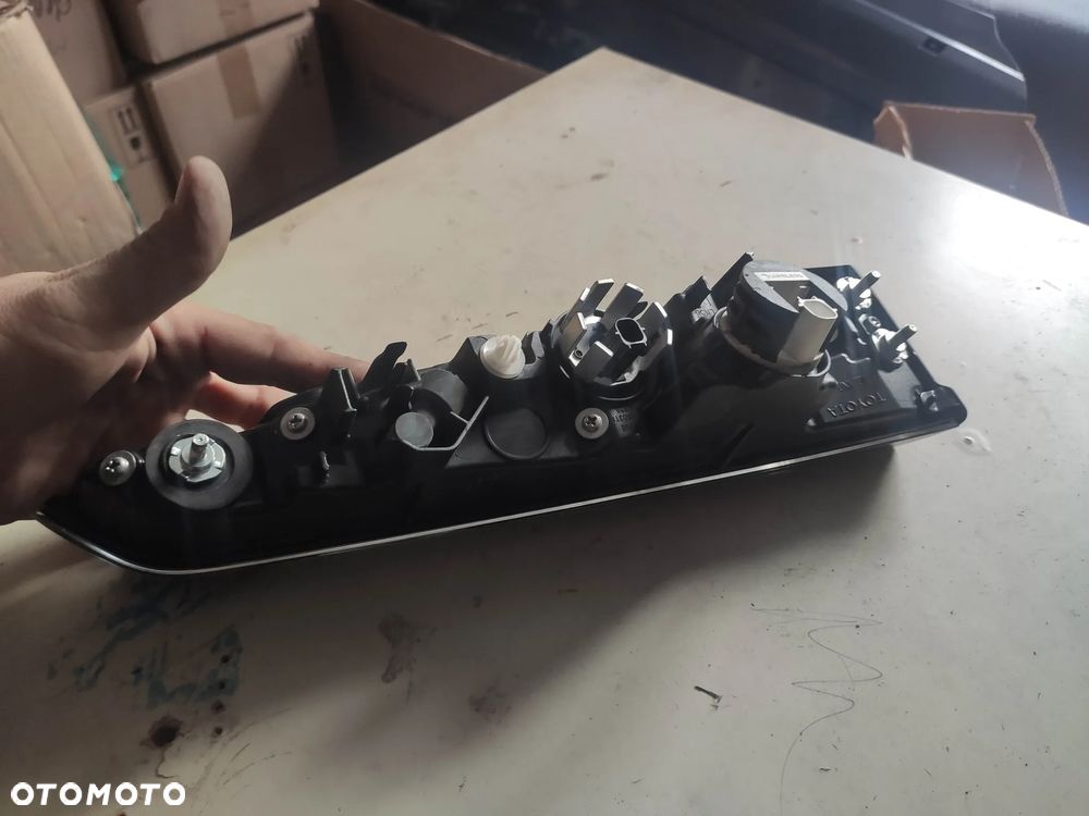 PD Lampa prawy tył prawa w klapę Toyota Corolla E21 Uszk - 4