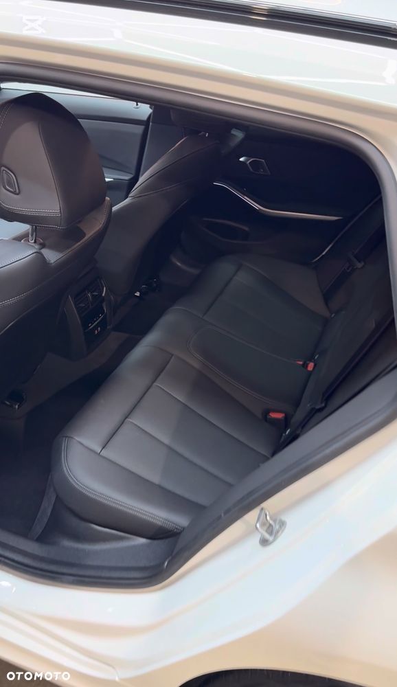 BMW Seria 3 330i xDrive M Sport - 7