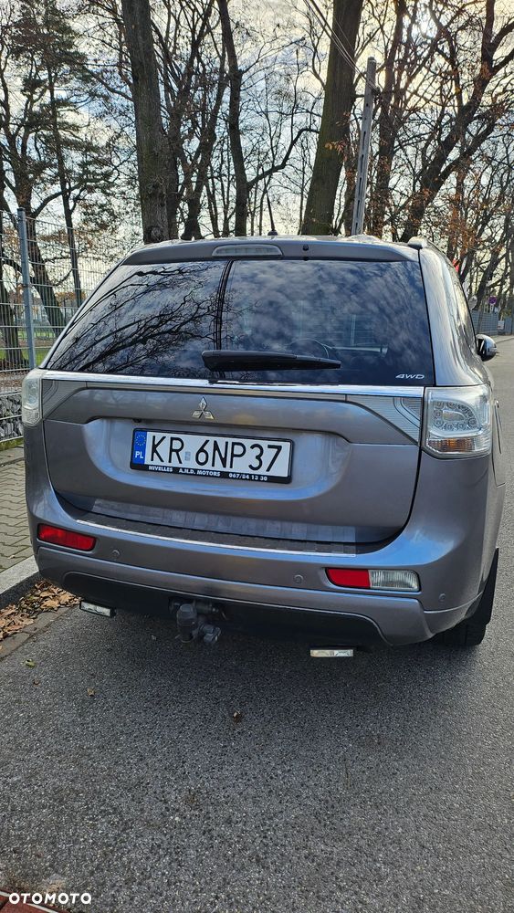 Mitsubishi Outlander 2.0 4WD Plug-In Hybrid Plus - 10